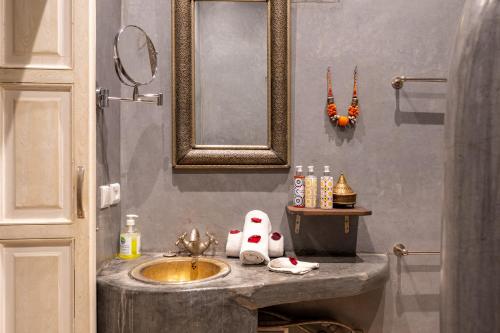room detail thumbnail 2