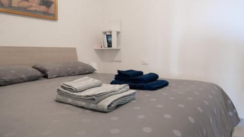 800m to the Beach, Private Parking - Sunny Apartment