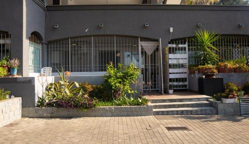 800m to the Beach, Private Parking - Sunny Apartment