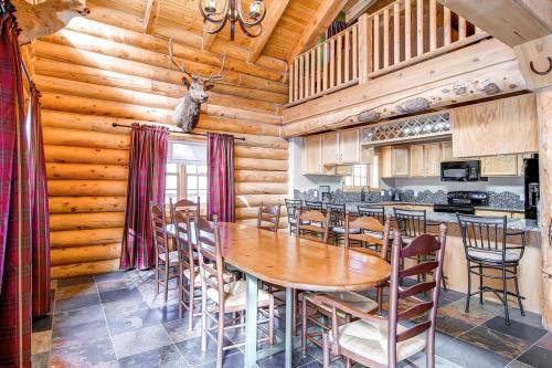 Snowshoe Retreat, True Mountain Getaway, Updated Log Home in Sally Barber