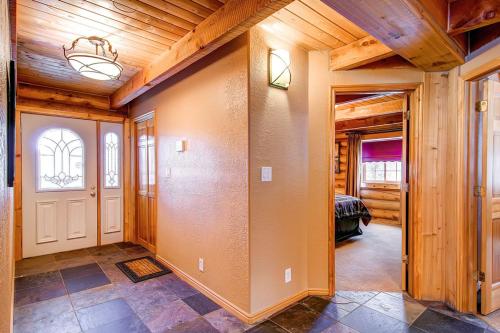 Snowshoe Retreat, True Mountain Getaway, Updated Log Home in Sally Barber
