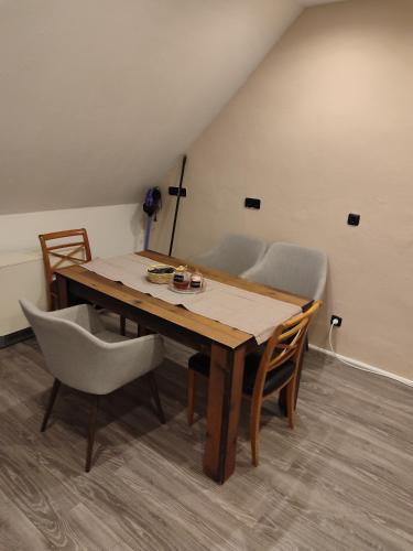 Gemütliche Ferienwohnung mit 3 Schlafzimmers (Gemutliche Ferienwohnung mit 3 Schlafzimmers) in Oberhausen Városközpont
