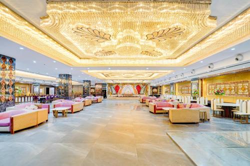 Palette A Lux Corporate Townhouse Near 3 Minutes Kaushambi Metro Station photo 3