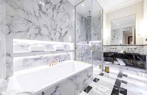 Fürdőszoba, Spacious 3 bedroom luxury Monaco in Quartier du Port