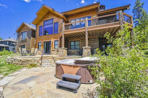 The Great Escape with Amazing Views and Private Hot Tub in Other