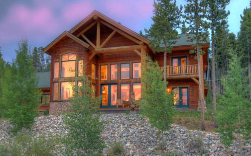 Experience mountain living at Timber Heights Lodge with a private hot tub in Other