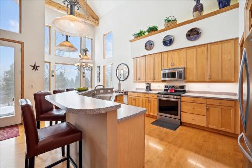 Experience mountain living at Timber Heights Lodge with a private hot tub in Other