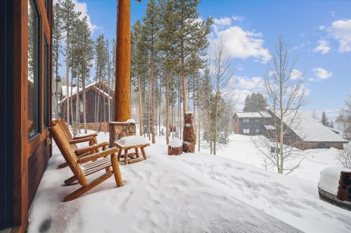 Experience mountain living at Timber Heights Lodge with a private hot tub in Other