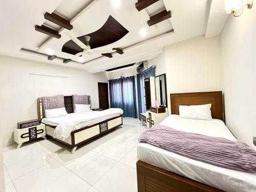 2Bedrooms Halls and Kitchen Entire Flat Main ISB - main image