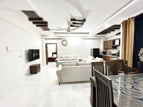 2Bedrooms Halls and Kitchen Entire Flat Main ISB - image 6