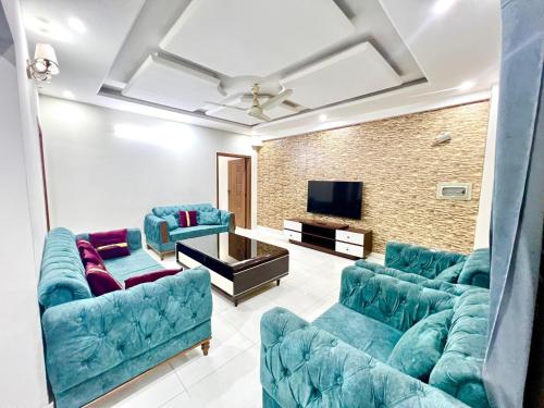 2Bedrooms Halls and Kitchen Entire Flat Main ISB - image 10
