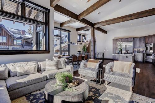 Wintours Leap has easy ski access and private hob! - image 5