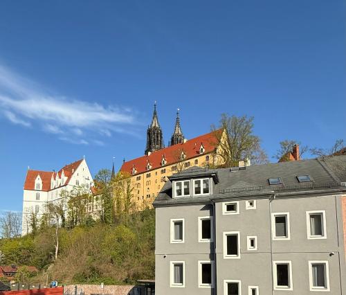 Panorama Apartments an der Seilbahn unterhalb der Albrechtsburg - Parkplatz und Wi-Fi - FREE in Meissen