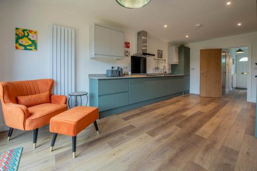 Konyha, Stylish 3-Bed Home Near Scotch Corner by MCPI Hosting, Perfect For Families & Groups! in Middleton Tyas