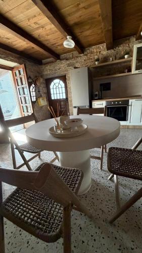 Villa Angela- Romantic stone retreat in Okreti