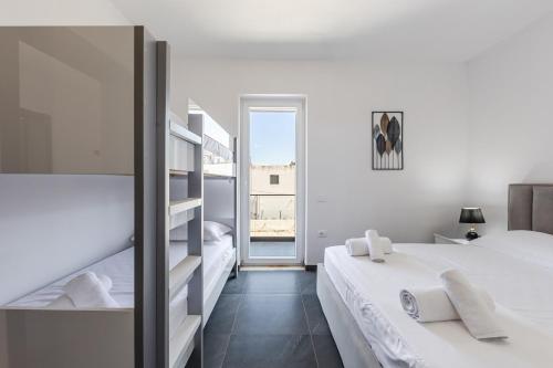 Crystal Beach Rooms by PS in Дуръс