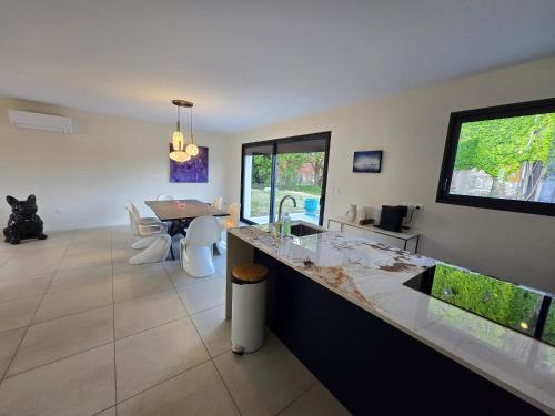 VILLA du VERNET avec JACUZZI – khách sạn tại Vernet