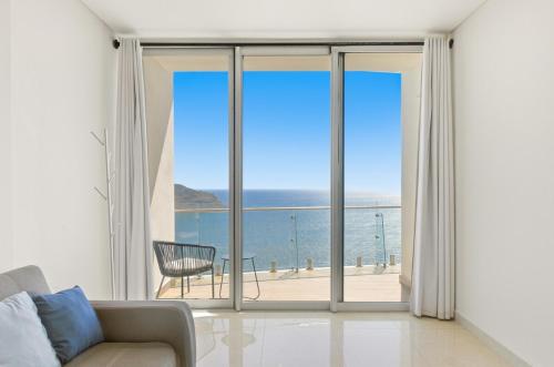 Camino al Mar Floor 24 King bed Beach Front