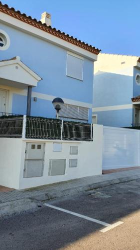 Chalet con piscina comunitaria y vistas al castillo en Peñiscola-3 terrazas-WIFI-parking