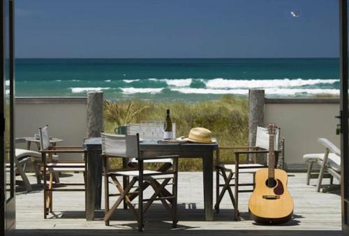 Iekārtas, The Bach - beachfront in Waimarama