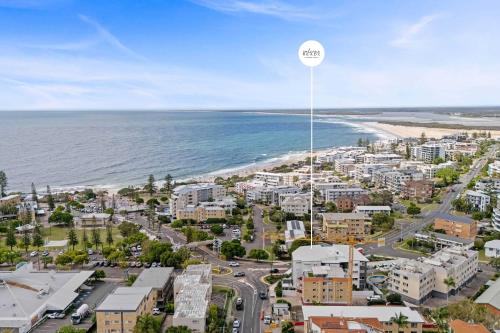 Beachside Bliss - Sea Views & 300m to Kings Beach - image 4