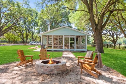 Sweetwater on the Range - New Reno Farm Getaway in High Springs, USA