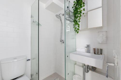 Rooftop-Pool Studio Stay in Bondi - image 9