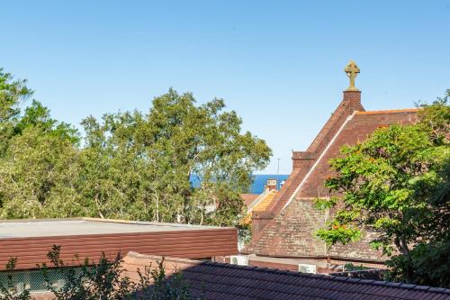 Rooftop-Pool Studio Stay in Bondi - image 2