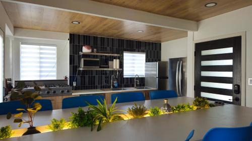 Victory House – khách sạn tại Công viên Canoga