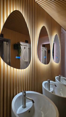 Bathroom, Victory House in Canoga Park