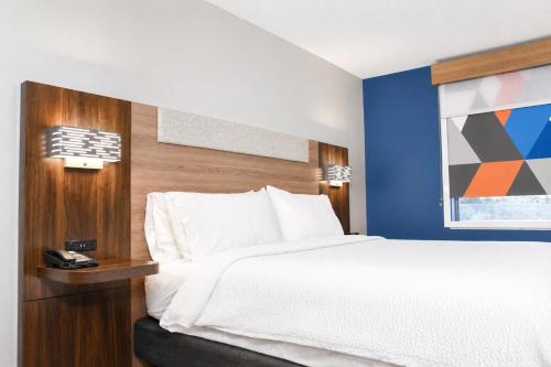 1 queen bed