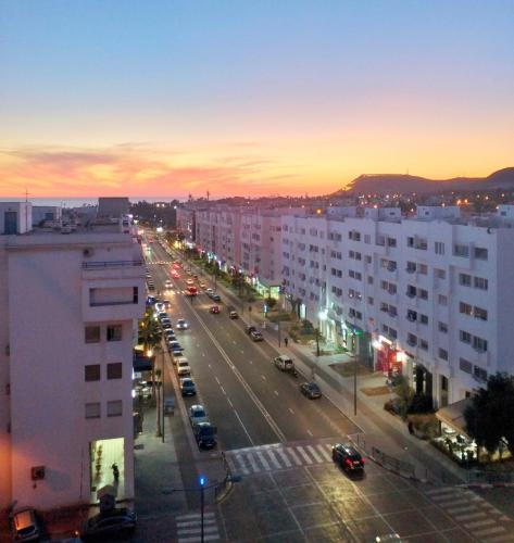Luxury Apartment - Near Beach & Downtown in 레 아미칼레스