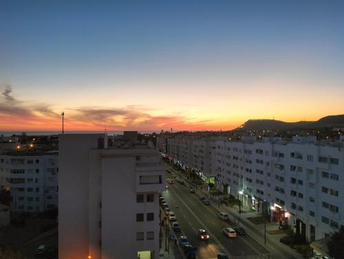 Luxury Apartment - Near Beach & Downtown in 레 아미칼레스