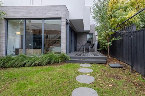 Urban Grove House Alphington in Alphington