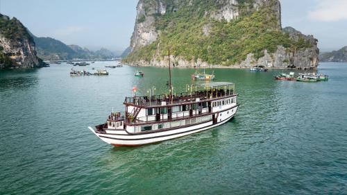 Garden Legend Cruise - Hạ Long Garden Legend Cruise - Hạ Long