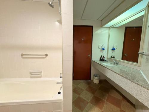 room detail thumbnail 2