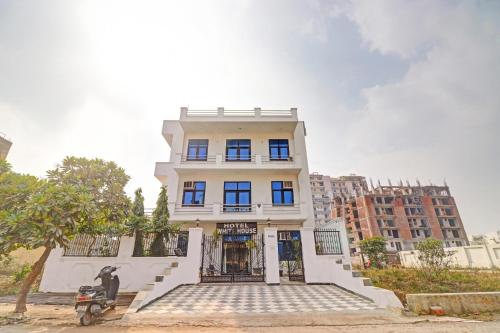 Exterior view of Capital O 86184 Hotel White House