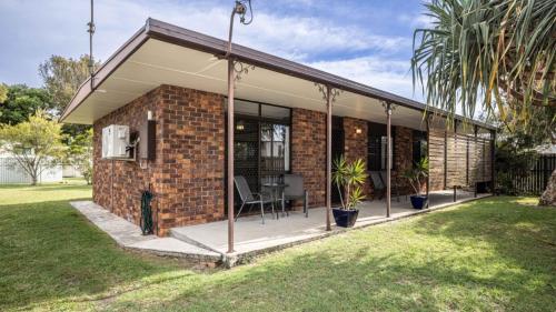 Bongaree Retreat With Room For The Boat - Sandstone Point