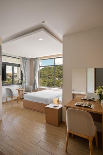 room detail thumbnail 1