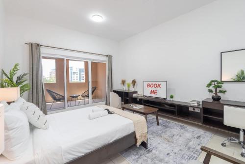 Free housekeeping visits during your stay - StayShort - A Gorgeous Studio in Zen 20 that Sleeps 2, Dubai