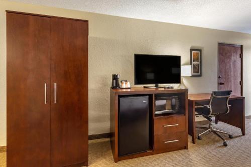 Comfort Inn & Suites near Danville Mall - image 24