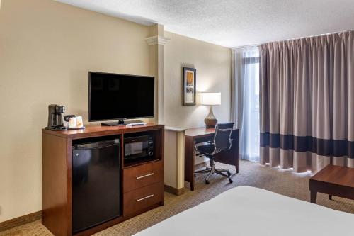 Comfort Inn & Suites near Danville Mall - image 30