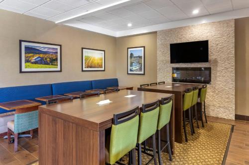 Comfort Inn & Suites near Danville Mall - image 37