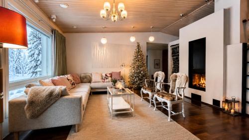 Nordic Villa in Rovaniemi with a Private Sledding Hill, Sauna & Cozy Family Stay 2