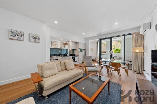 KozyGuru | Glebe | Bright & Trendy City Sanctuary