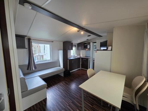 Séjour Normandie - Mobilhome confort 3ch-6p avec TV-WiFi et lave-linge dans l'Eure - 332 (Sejour Normandie - Mobilhome confort 3ch-6p avec TV-WiFi et lave-linge dans l'Eure - 332) in Anet