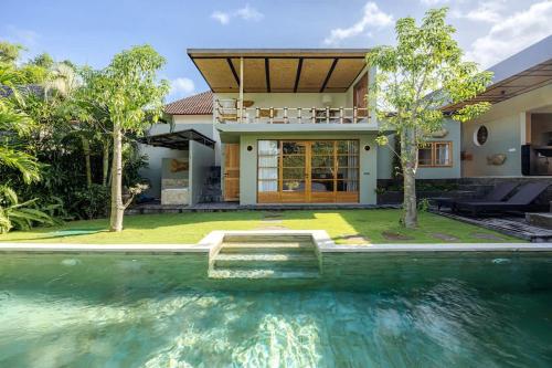 New 4BR Villa Peaceful Garden and Rooftop - image 2