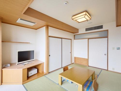 room detail thumbnail 2