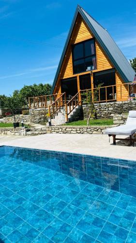Nora's Chalet in Corovode