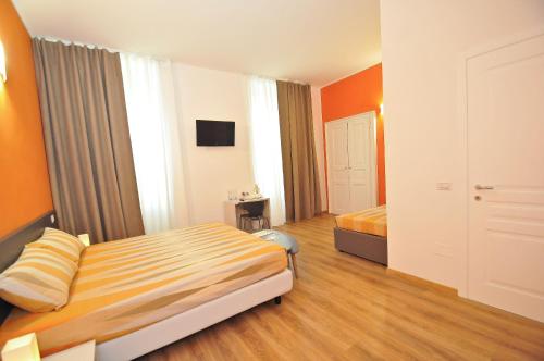 Standard Triple Room image 6